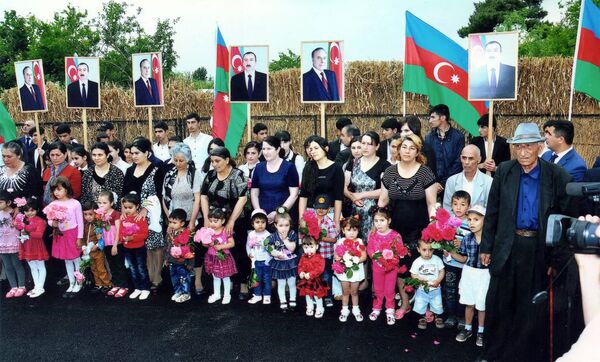 Məzrəli kəndindəki uşaq bağçasında tədbir Məzrəli kəndindəki uşaq bağçasında tədbir - Sputnik Azərbaycan