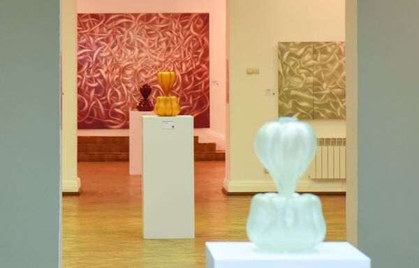 Открытие выставки американского художника Шейна Гуффогга в выставочном центре Музейного центра в Баку - Sputnik Азербайджан