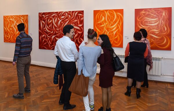 Открытие выставки американского художника Шейна Гуффогга в выставочном центре Музейного центра в Баку - Sputnik Азербайджан