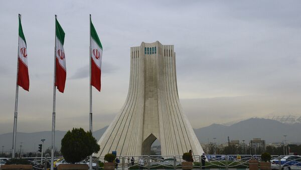 Башня Азади, построенная на одноименной площади в Тегеране. - Sputnik Azərbaycan