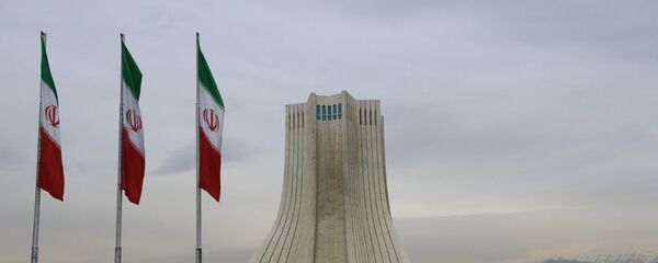 Башня Азади, построенная на одноименной площади в Тегеране. - Sputnik Азербайджан