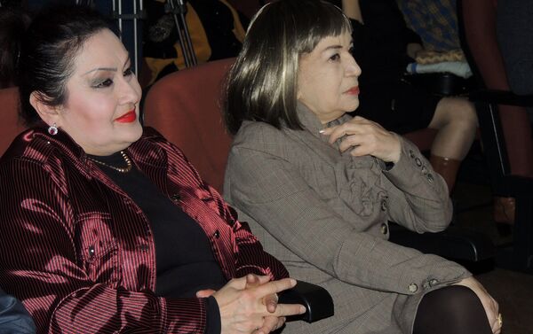 В Азербайджанском государственном академическом национальном драматическом театре отметили юбилей легендарного актера Лютфи Мамедбекова - Sputnik Азербайджан