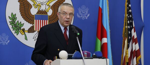 Американский сопредседатель МГ ОБСЕ Ричард Хогланд Американский сопредседатель МГ ОБСЕ Ричард Хогланд - Sputnik Азербайджан