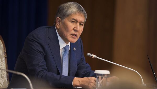 Президент Кыргызстана Алмазбек Атамбаев - Sputnik Азербайджан