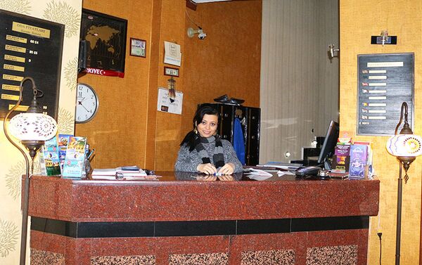 Otelin qeydiyyat masası - Sputnik Azərbaycan
