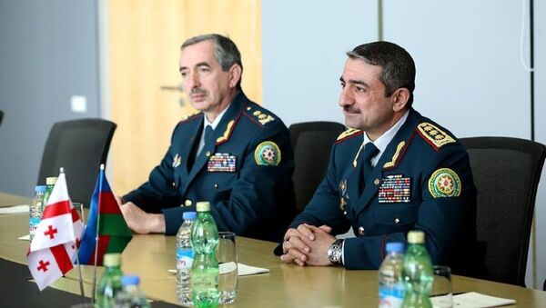Глава Государственной пограничной службы Азербайджана Эльчин Гулиев (справа) - Sputnik Азербайджан