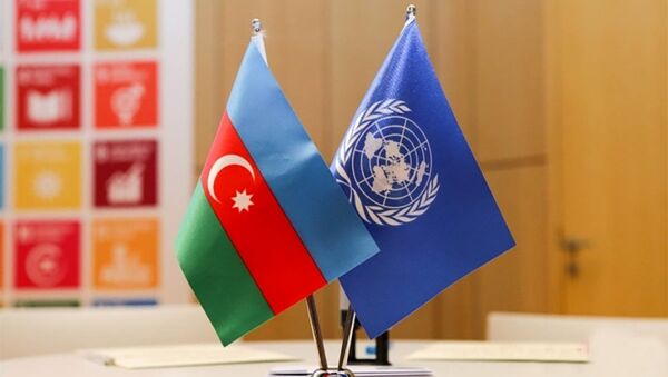 Флаги Азербайджана и ООН, фото из архива - Sputnik Азербайджан