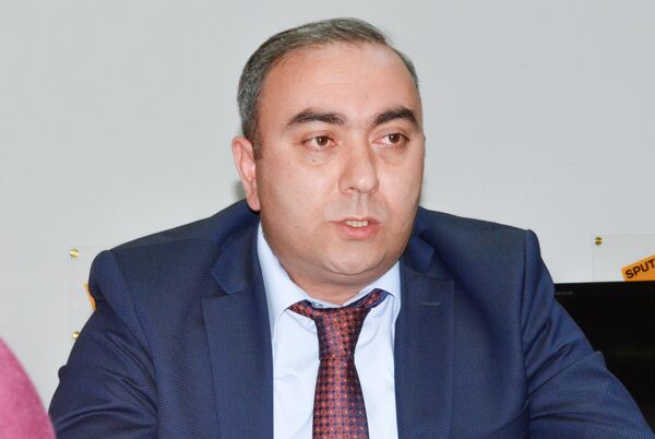 Главный редактор журнала Регион плюс Намик Маилов Главный редактор журнала Регион плюс Намик Маилов - Sputnik Азербайджан