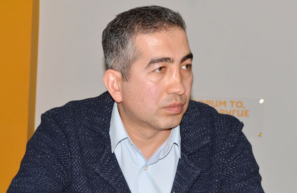 Заместитель генерального директора информационного агентства Trend Эльчин Гусейнов Заместитель генерального директора информационного агентства Trend Эльчин Гусейнов - Sputnik Азербайджан