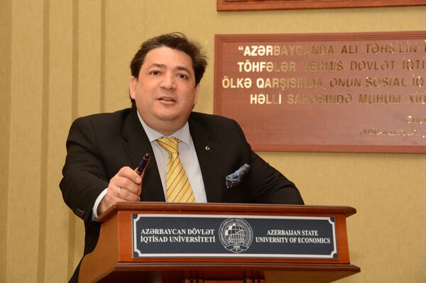 UNEC Elm şöbəsinin müdiri, i.e.d., prof. Zahid Fərrux Məmmədov UNEC Elm şöbəsinin müdiri, i.e.d., prof. Zahid Fərrux Məmmədov - Sputnik Azərbaycan