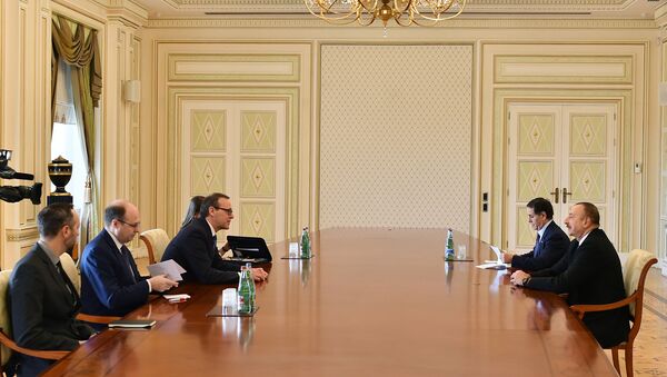 Президент Азербайджана Ильхам Алиев принял замминистра иностранных дел Великобритании Саймона Макдональда - Sputnik Азербайджан