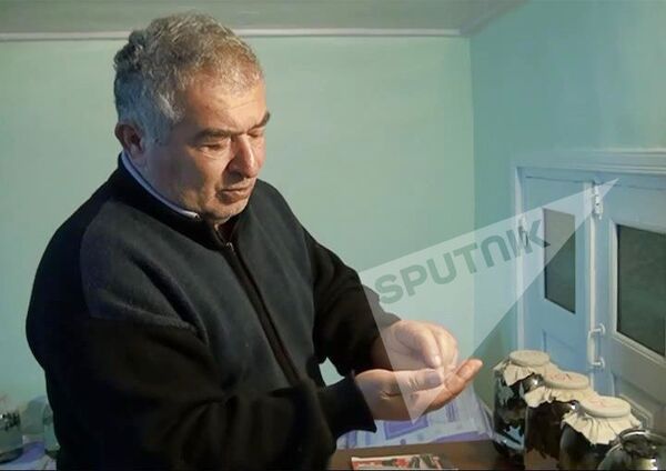 Фахраддин Мустафаев на протяжении последних пяти лет занимается разведением пиявок Фахраддин Мустафаев на протяжении последних пяти лет занимается разведением пиявок - Sputnik Азербайджан