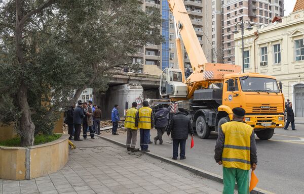 Восстановительные работы на месте развалившегося моста - Sputnik Азербайджан