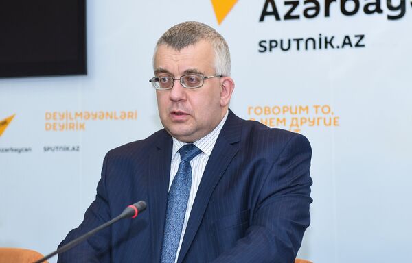 Российский политолог Олег Кузнецов Российский политолог Олег Кузнецов - Sputnik Азербайджан