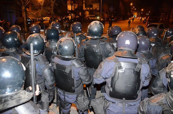 Полицейский спецназ был выведен на улицы Батуми для подавления беспорядков - Sputnik Азербайджан