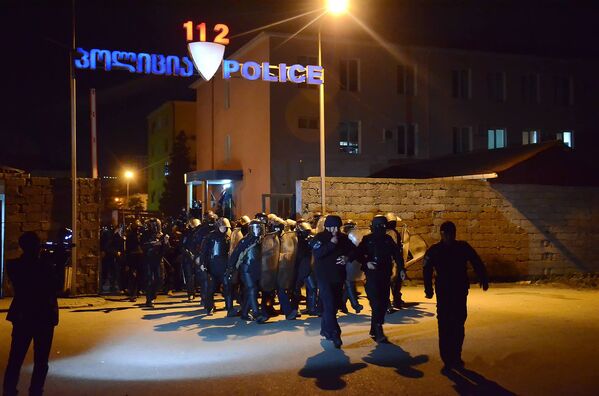 Полицейский спецназ выводят на улицы Батуми для устранения беспорядков - Sputnik Азербайджан