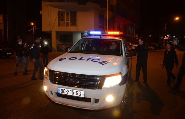 Сотрудники полиции в ходе операции по устранению беспорядков на улицах Батуми - Sputnik Азербайджан