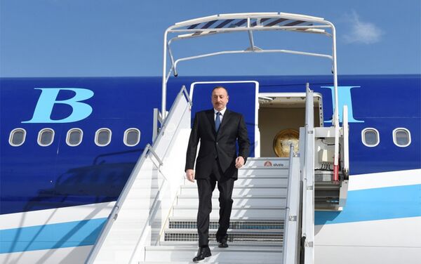 Президент Азербайджана Ильхам Алиев прибыл с официальным визитом во Францию - Sputnik Азербайджан