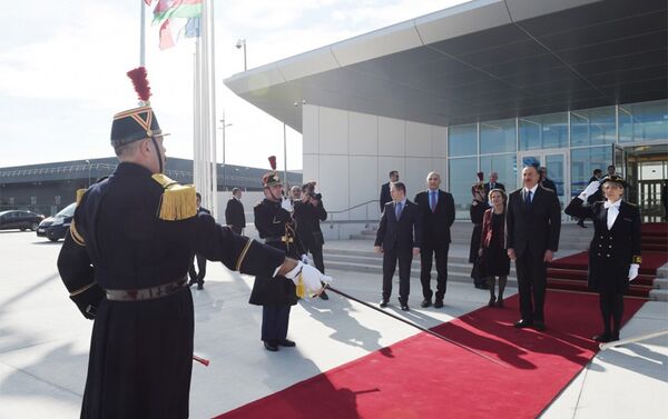 Президент Азербайджана Ильхам Алиев прибыл с официальным визитом во Францию - Sputnik Азербайджан