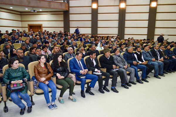 “İslam həmrəyliyinin təbliğində dini icmaların fəaliyyətinin başlıca istiqamətləri” mövzusunda seminar “İslam həmrəyliyinin təbliğində dini icmaların fəaliyyətinin başlıca istiqamətləri” mövzusunda seminar - Sputnik Azərbaycan