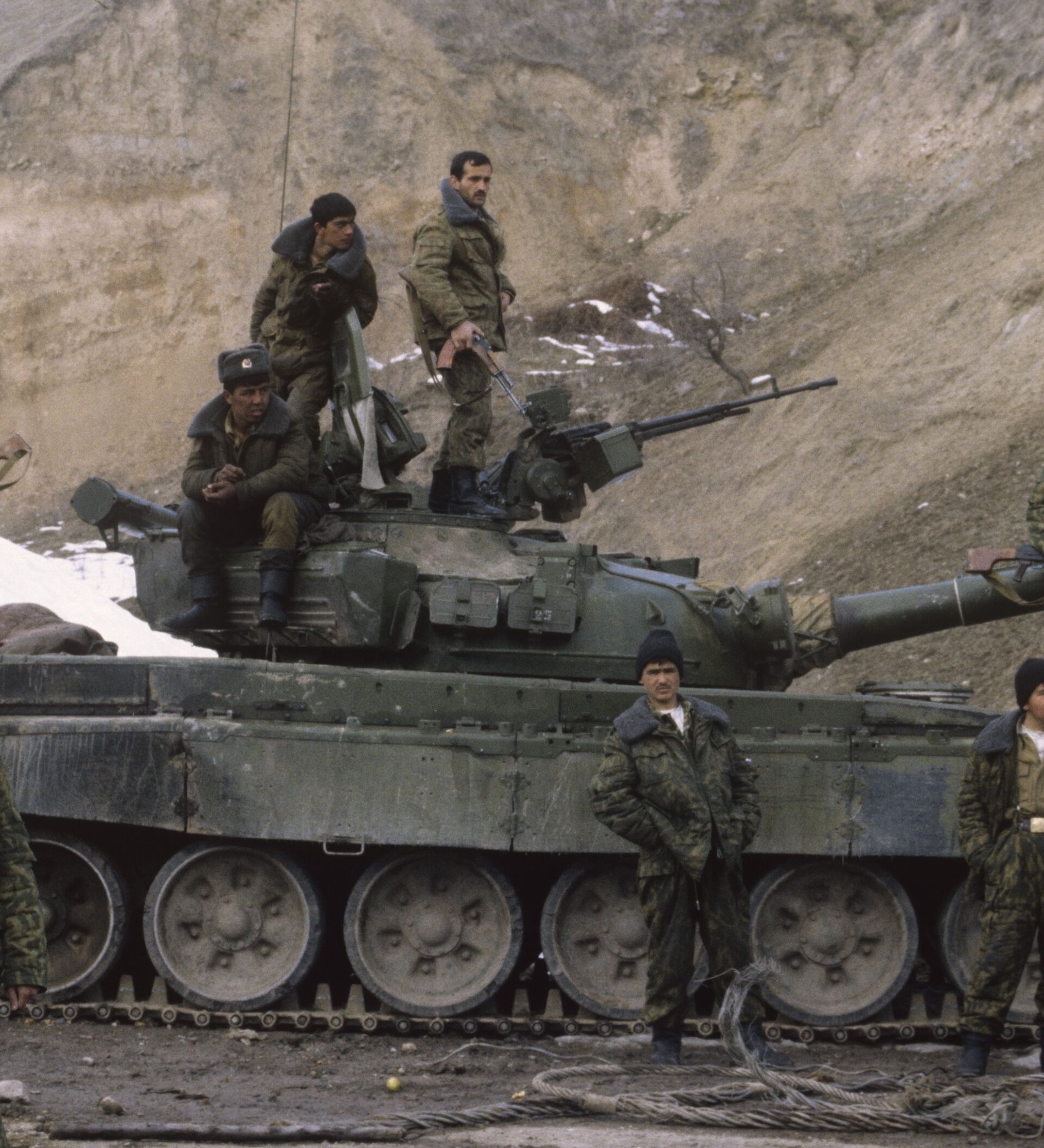 Таджики воюют на украине. Душанбе 1992 год.