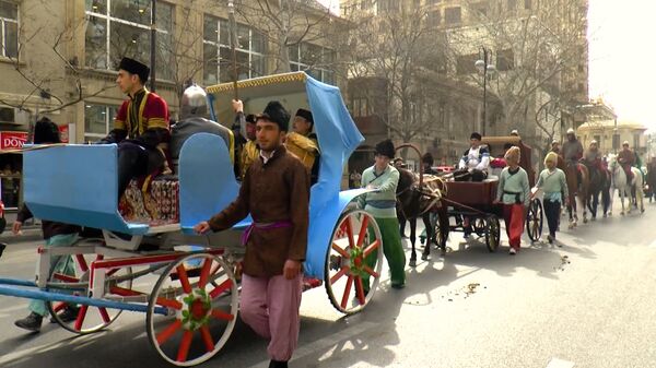 Караван с персонажами праздника Новруз отправился за весной - Sputnik Азербайджан
