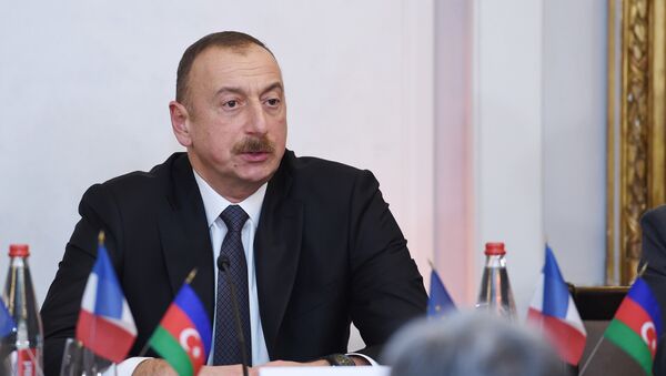 Ильхам Алиев встретился с членами бизнес-совета Движения предприятий Франции - Sputnik Азербайджан