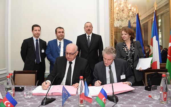 Ильхам Алиев встретился с членами бизнес-совета Движения предприятий Франции - Sputnik Азербайджан