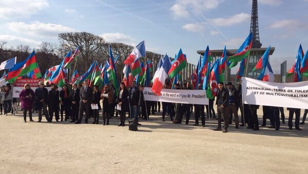 В Париже прошла акция в поддержку президента Ильхама Алиева - Sputnik Азербайджан