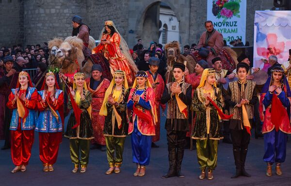 Праздничный концерт в преддверии Новруз Байрамы около Гоша Гала гапысы - Sputnik Азербайджан