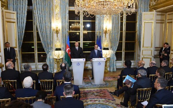 Президент Ильхам Алиев и Президент Франсуа Олланд выступили с заявлениями для печати - Sputnik Азербайджан