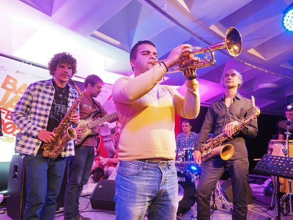 Jazz Festival-2016. Джем сейшн: музыканты из разных стран на сцене Rotunda Jazz Club Jazz Festival-2016. Джем сейшн: музыканты из разных стран на сцене Rotunda Jazz Club - Sputnik Азербайджан