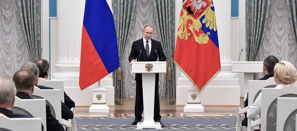 Президент РФ Владимир Путин выступает на церемонии вручения премий президента РФ, фото из архива Президент РФ Владимир Путин выступает на церемонии вручения премий президента РФ, фото из архива - Sputnik Азербайджан