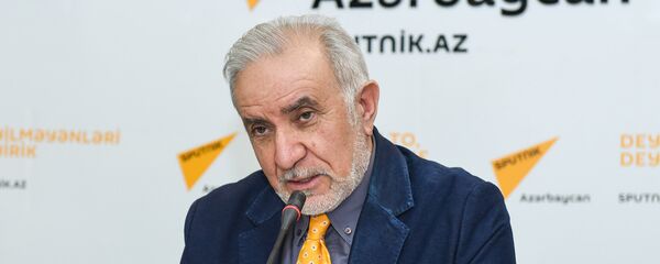 Пресс-конференция председателя Общества свободных потребителей Азербайджана Эйюба Гусейнова - Sputnik Азербайджан