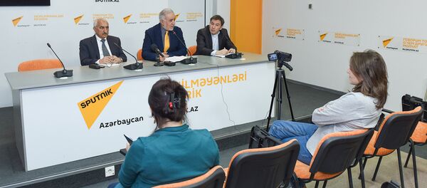 Пресс-конференция председателя Общества свободных потребителей Азербайджана Эйюба Гусейнова - Sputnik Азербайджан