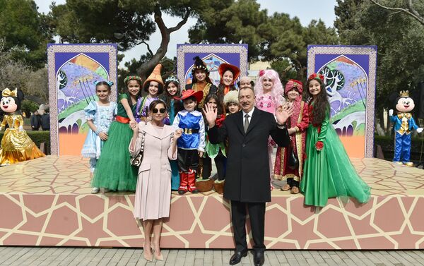 Ильхам Алиев принял участие в общенародном веселье по случаю Новруз байрамы - Sputnik Азербайджан