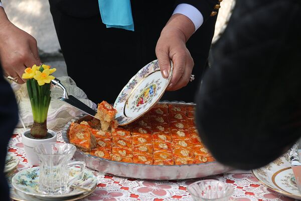 После официальной части мероприятия гости приняли участие в праздновании Новруз - Sputnik Азербайджан