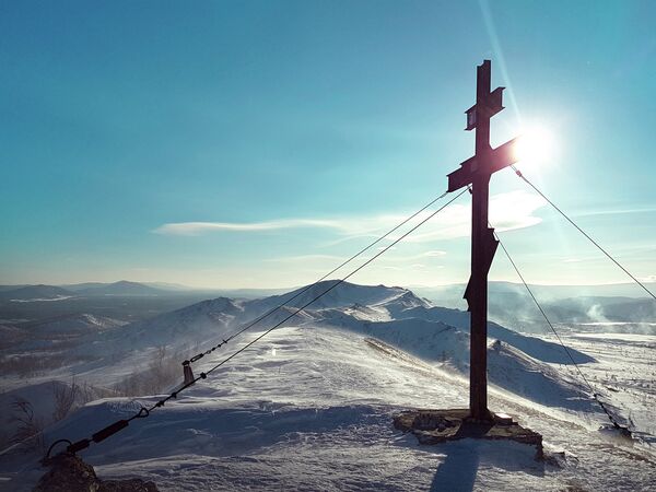 Поклонный крест. г. Карабаш - Sputnik Азербайджан