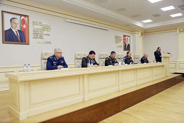 Группа высокопоставленных военнослужащих уволена в запас и отправлена в отставку Группа высокопоставленных военнослужащих уволена в запас и отправлена в отставку - Sputnik Азербайджан