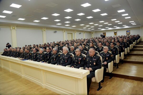 Группа высокопоставленных военнослужащих уволена в запас и отправлена в отставку Группа высокопоставленных военнослужащих уволена в запас и отправлена в отставку - Sputnik Азербайджан