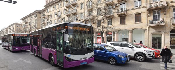 Движение транспорта в Баку, архивное фото Движение транспорта в Баку, архивное фото - Sputnik Азербайджан