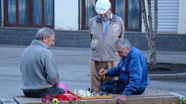 Пожилые люди, фото из архива - Sputnik Azərbaycan