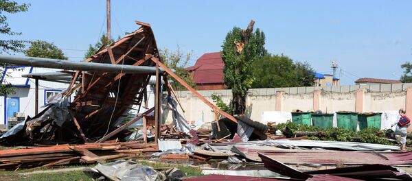 Последствия сильного ветра, фото из архива Последствия сильного ветра, фото из архива - Sputnik Азербайджан