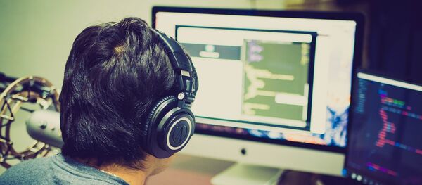 Пользователь интернета, фото из архива Пользователь интернета, фото из архива - Sputnik Азербайджан
