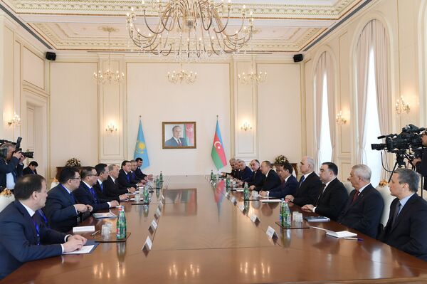 Встреча президентов Азербайджана и Казахстана в расширенном составе Встреча президентов Азербайджана и Казахстана в расширенном составе - Sputnik Азербайджан