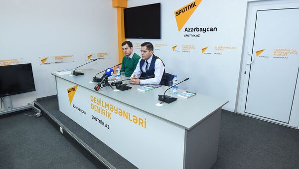 Презентация книги политолога Эльхана Шахиноглу “Апрельское перемирие”. - Sputnik Azərbaycan