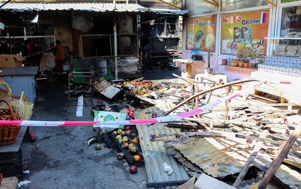 Последствия пожара на знаменитом рынке Тезе базар в Баку - Sputnik Азербайджан