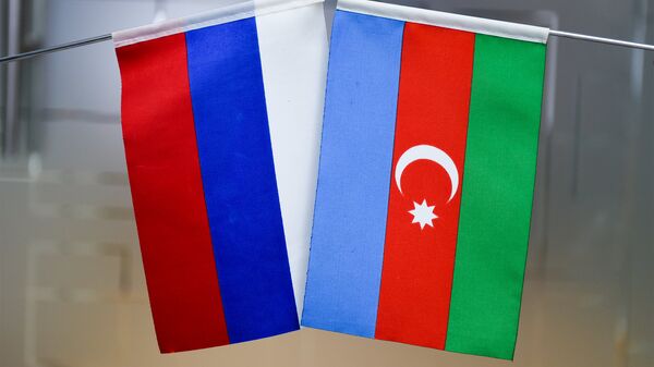 Флаги Азербайджана и России, фото из архива - Sputnik Азербайджан