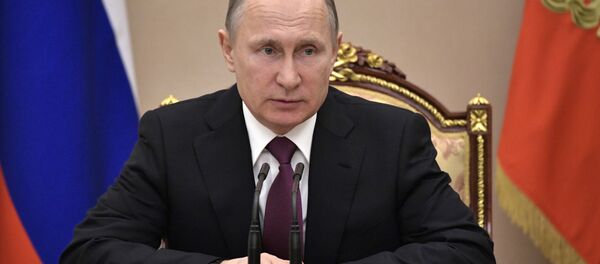 Президент РФ Владимир Путин проводит совещание с постоянными членами Совета безопасности РФ - Sputnik Азербайджан