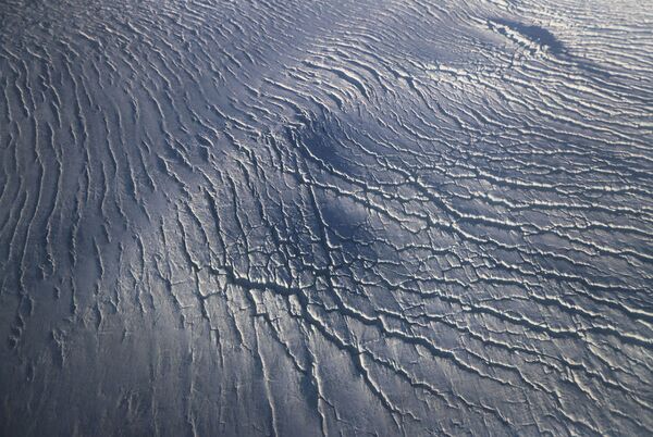 Yuxarı Baffin körfəzi sahilindəki buzlaqlarda əmələ gəlmiş çatlar - Sputnik Azərbaycan